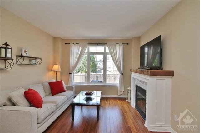 504 Rannoch Private, Townhouse with 3 bedrooms, 3 bathrooms and 2 parking in Ottawa ON | Image 6