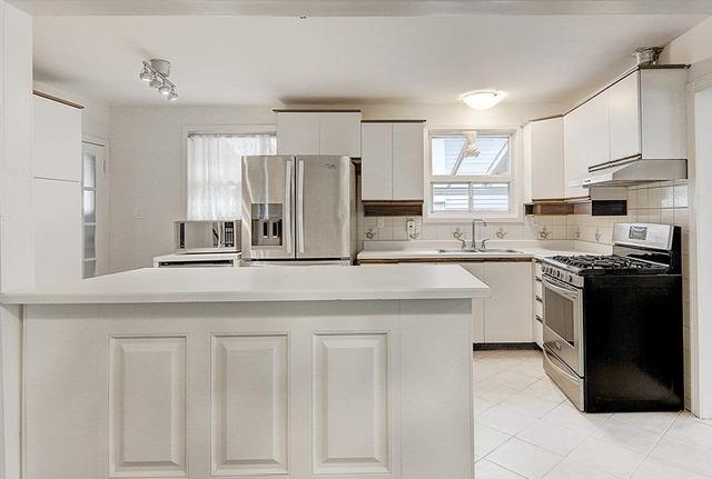 34 Lisburn Cres, House detached with 5 bedrooms, 3 bathrooms and 5 parking in Toronto ON | Image 12