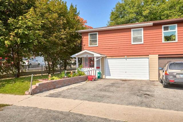 18 Ashdale Crt, House semidetached with 3 bedrooms, 2 bathrooms and 3 parking in Barrie ON | Image 1
