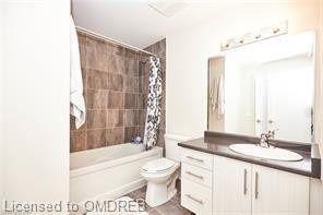 207 - 16 Concord Pl, Condo with 1 bedrooms, 1 bathrooms and 1 parking in Grimsby ON | Image 9