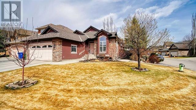 39 Panatella Crescent Nw, House detached with 4 bedrooms, 2 bathrooms and 4 parking in Calgary AB | Image 2