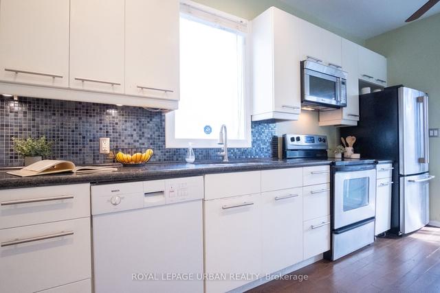 25 Brighton Ave, House attached with 3 bedrooms, 2 bathrooms and 1 parking in Toronto ON | Image 2