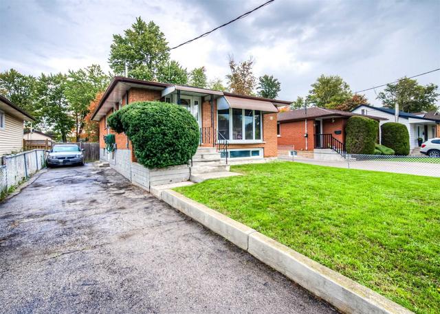 80 Elmwood Ave, House detached with 3 bedrooms, 2 bathrooms and 5 parking in Cambridge ON | Image 1