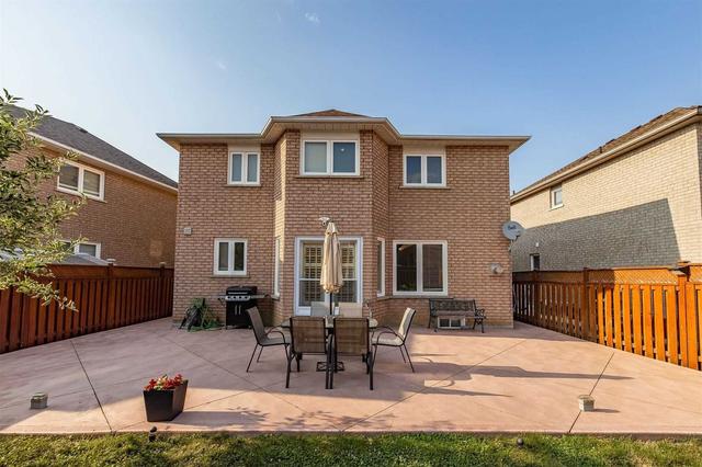 11 Calabria Crt, House detached with 4 bedrooms, 4 bathrooms and 6 parking in Vaughan ON | Image 35