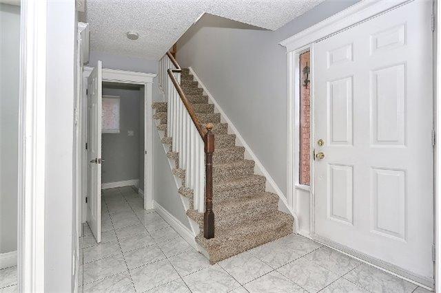 12 Cuthbert St, House detached with 3 bedrooms, 3 bathrooms and 4 parking in Barrie ON | Image 2