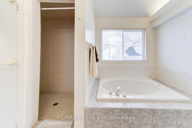 27 Barker Blvd, Condo with 3 bedrooms, 4 bathrooms and 4 parking in Collingwood ON | Image 19