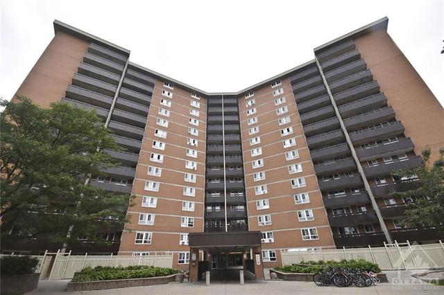 209 - 2020 Jasmine Crescent, Condo with 3 bedrooms, 2 bathrooms and 2 parking in Ottawa ON | Card Image