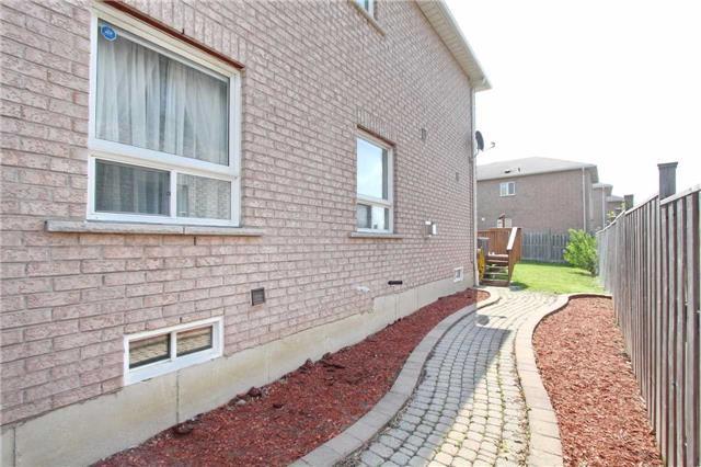 7227 Para Pl, House semidetached with 3 bedrooms, 3 bathrooms and 3 parking in Mississauga ON | Image 18