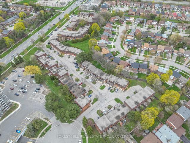 276 Sprucewood Crt, Townhouse with 4 bedrooms, 2 bathrooms and 2 parking in Toronto ON | Image 30