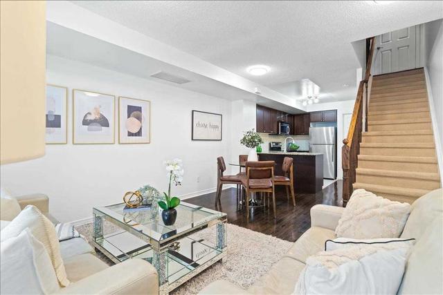 243 - 21 Ruttan St, Townhouse with 3 bedrooms, 2 bathrooms and 1 parking in Toronto ON | Image 6