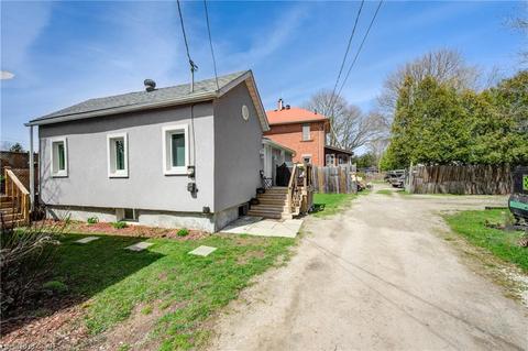 154 Alice Street, House detached with 2 bedrooms, 1 bathrooms and 3 parking in Guelph ON | Card Image