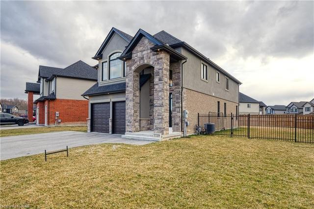7729 Coulson Crescent, House detached with 7 bedrooms, 3 bathrooms and 8 parking in Niagara Falls ON | Image 2
