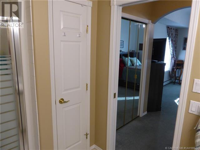 402, - 4805 45 Street, Condo with 2 bedrooms, 2 bathrooms and 1 parking in Red Deer AB | Image 12