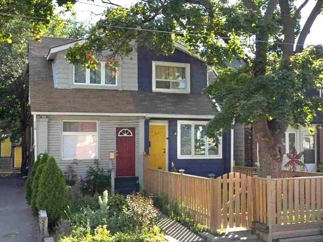  Upper - 327 Coxwell Ave, House semidetached with 3 bedrooms, 2 bathrooms and 1 parking in Toronto ON | Image 1