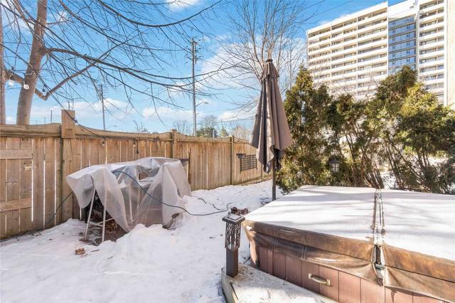 331 Royal York Rd N, House attached with 3 bedrooms, 3 bathrooms and 2 parking in Toronto ON | Image 9