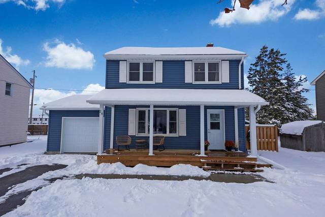 24 Diver Belt Dr, House detached with 3 bedrooms, 2 bathrooms and 5 parking in Prince Edward County ON | Card Image