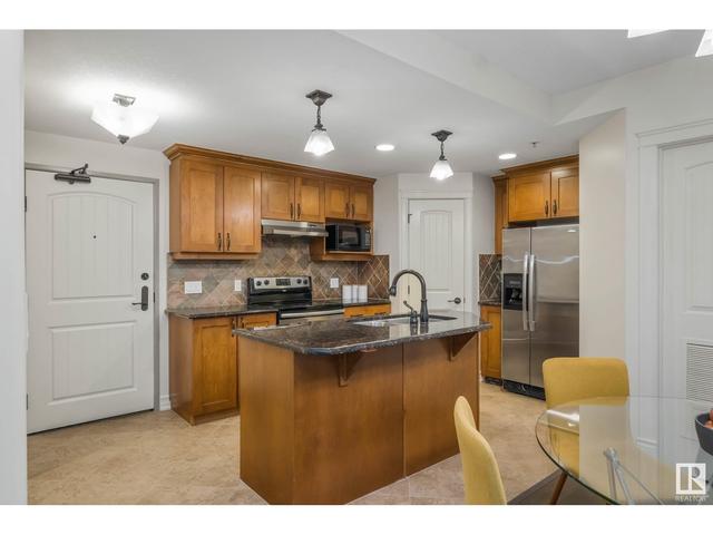 212 - 10142 111 St Nw, Condo with 2 bedrooms, 2 bathrooms and 2 parking in Edmonton AB | Image 6