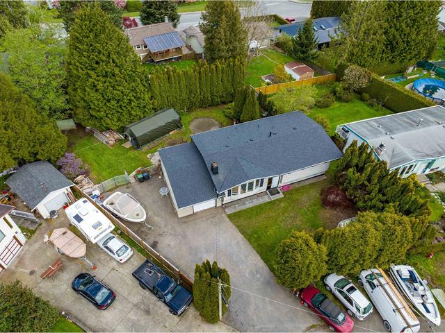 26753 30 Avenue, House detached with 5 bedrooms, 3 bathrooms and 6 parking in Langley BC | Image 3
