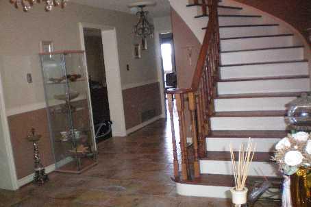 30 Avon Cres, House detached with 3 bedrooms, 4 bathrooms and 4 parking in Toronto ON | Image 2
