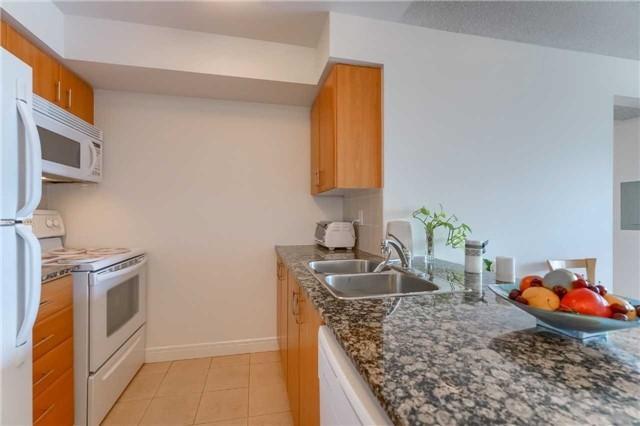 1811 - 31 Bales Ave, Condo with 2 bedrooms, 2 bathrooms and 1 parking in Toronto ON | Image 3