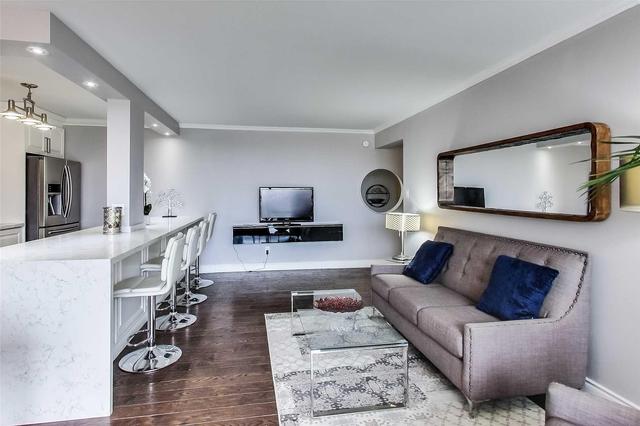 108 - 40 Sunrise Ave, Condo with 4 bedrooms, 2 bathrooms and 1 parking in Toronto ON | Image 2
