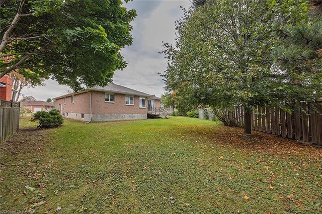 724 Muirfield Crescent, House detached with 3 bedrooms, 2 bathrooms and 6 parking in Kingston ON | Image 4