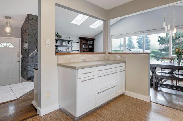 9811 Avalon Road Se, House detached with 5 bedrooms, 2 bathrooms and 2 parking in Calgary AB | Image 11