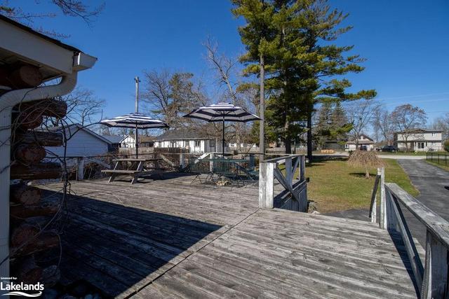 125 River Road E, House detached with 2 bedrooms, 1 bathrooms and 5 parking in Wasaga Beach ON | Image 11