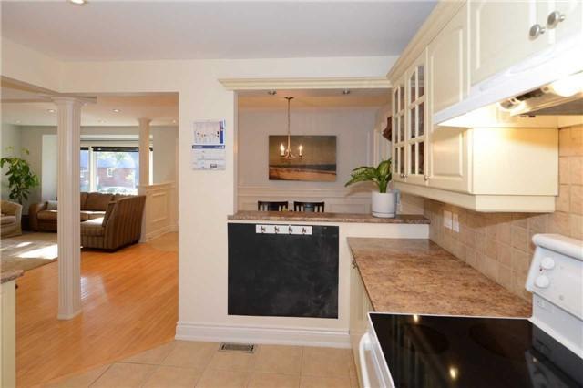 8 Athol Ave, House detached with 3 bedrooms, 3 bathrooms and 2 parking in Toronto ON | Image 7