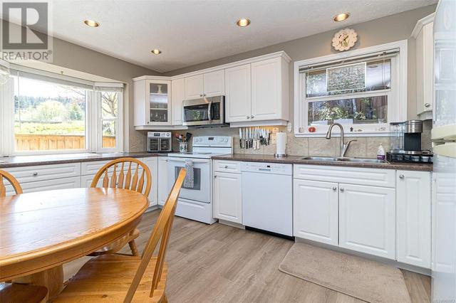1669 Robert St, House detached with 3 bedrooms, 1 bathrooms and 3 parking in North Cowichan BC | Image 9