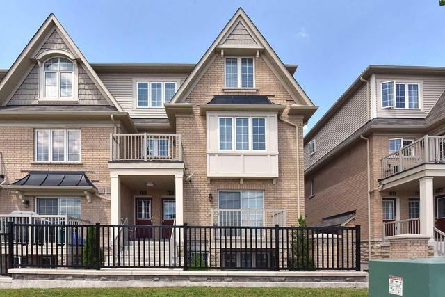 172 Kingston Rd W, Townhouse with 2 bedrooms, 2 bathrooms and 1 parking in Ajax ON | Image 1