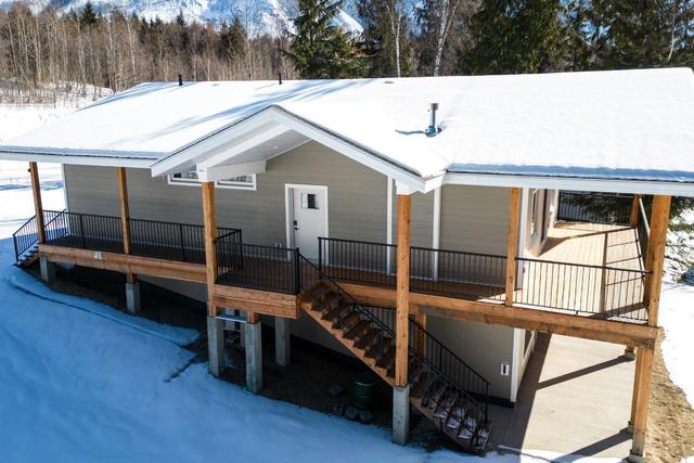441 Galena Shores Drive, House detached with 5 bedrooms, 3 bathrooms and null parking in Columbia Shuswap B BC | Image 32