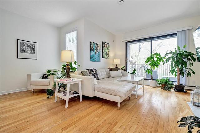 207 Crichton Street, Townhouse with 3 bedrooms, 3 bathrooms and 3 parking in Ottawa ON | Image 2