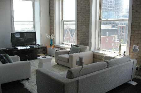 404 - 915 King St W, Condo with 1 bedrooms, 2 bathrooms and 1 parking in Toronto ON | Image 2