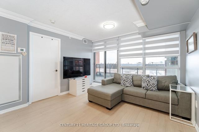 528 - 3091 Dufferin St, Condo with 3 bedrooms, 2 bathrooms and 1 parking in Toronto ON | Image 2