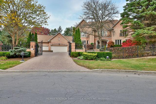 3 Hyde Park Circ, House detached with 4 bedrooms, 9 bathrooms and 9 parking in Toronto ON | Image 1