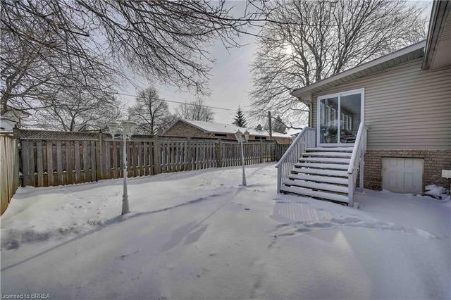 upper - 197 Memorial Drive, House detached with 3 bedrooms, 2 bathrooms and 3 parking in Brantford ON | Image 27