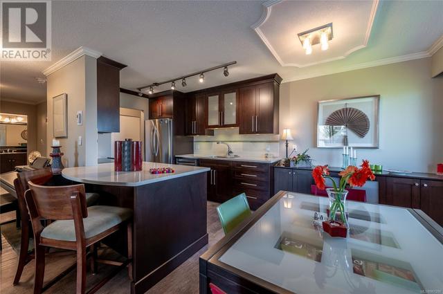 405 - 25 Government St, Condo with 2 bedrooms, 1 bathrooms and 1 parking in Victoria BC | Image 12