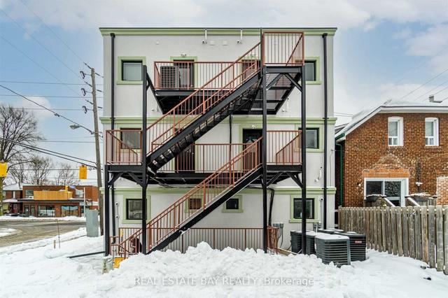 032 - 63 Scarlett Rd, House detached with 1 bedrooms, 1 bathrooms and 0 parking in Toronto ON | Image 16