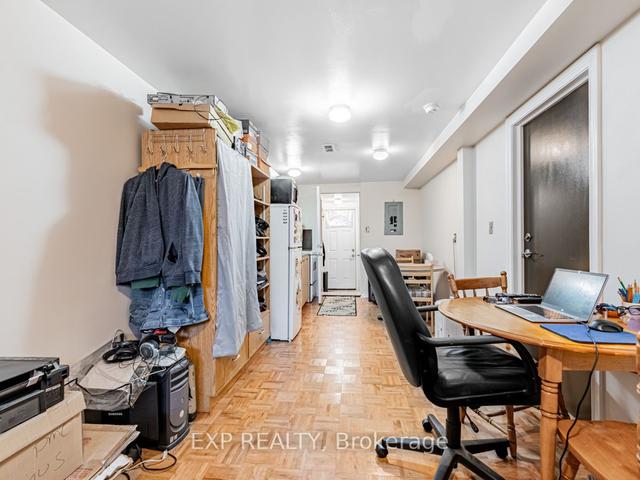 654 Crawford St, House semidetached with 5 bedrooms, 4 bathrooms and 3 parking in Toronto ON | Image 4