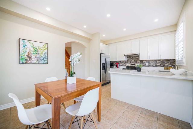 2 Westolivia Tr, House semidetached with 4 bedrooms, 4 bathrooms and 3 parking in Vaughan ON | Image 3