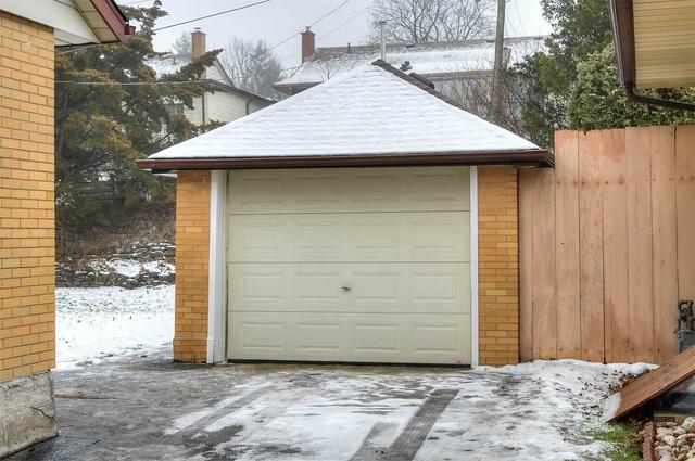 175 Bristol St, House detached with 3 bedrooms, 2 bathrooms and 5 parking in Waterloo ON | Image 32