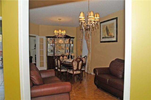 121 Snowdon Circ, House detached with 4 bedrooms, 3 bathrooms and 2 parking in Markham ON | Image 6