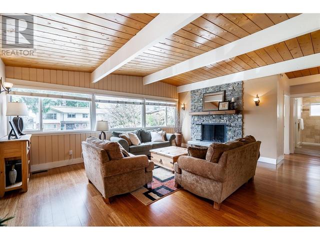 1372 Lennox Street, House detached with 5 bedrooms, 3 bathrooms and 5 parking in North Vancouver BC | Image 6