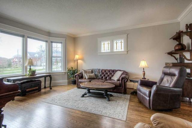 856 Queens Blvd, House detached with 3 bedrooms, 2 bathrooms and 3 parking in Kitchener ON | Image 4