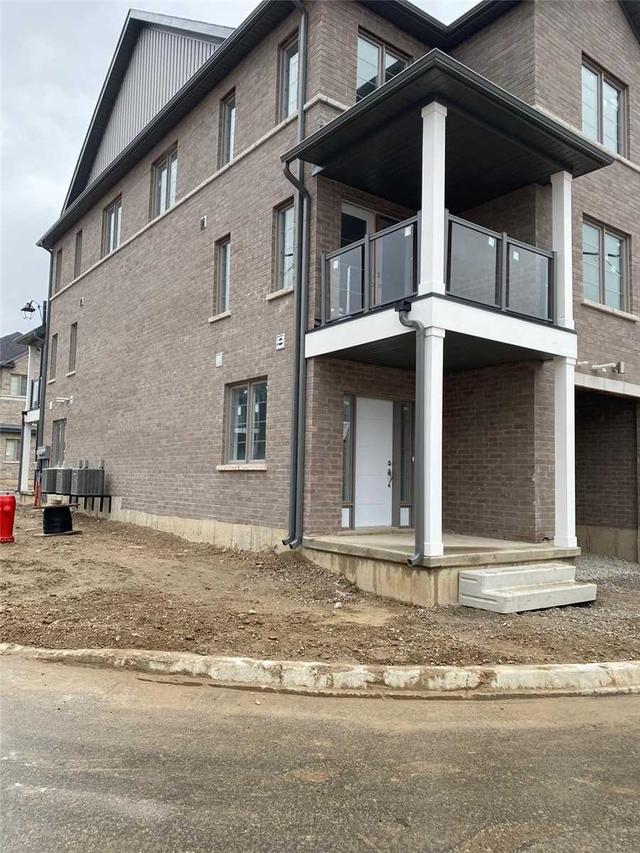 205 West Oak Tr, Townhouse with 2 bedrooms, 2 bathrooms and 2 parking in Kitchener ON | Image 1