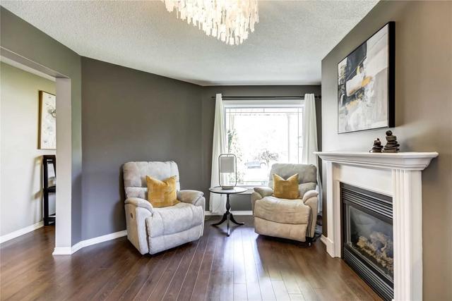 54 Nicholson Dr, House detached with 3 bedrooms, 3 bathrooms and 6 parking in Barrie ON | Image 2