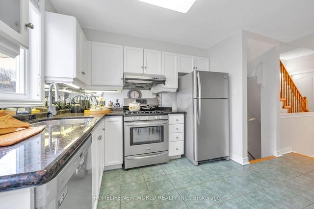 66f Finch Ave W, Townhouse with 3 bedrooms, 3 bathrooms and 2 parking in Toronto ON | Image 3