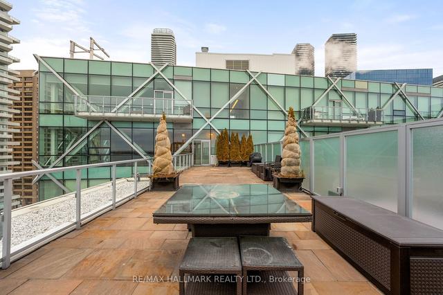1301 - 39 Queens Quay E, Condo with 2 bedrooms, 3 bathrooms and 2 parking in Toronto ON | Image 17