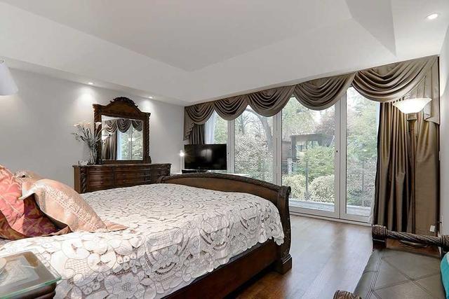 28 Boswell Ave, House detached with 3 bedrooms, 4 bathrooms and 2 parking in Toronto ON | Image 14